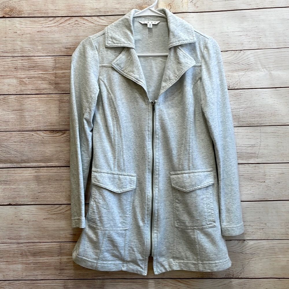 CABI ZIP FRONT KNIT JACKET IN GRAY